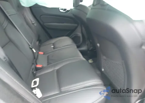 2022 Volvo Xc60 B6 Inscription z USA, uszkodzony, nr VIN YV4062RL6N1954497